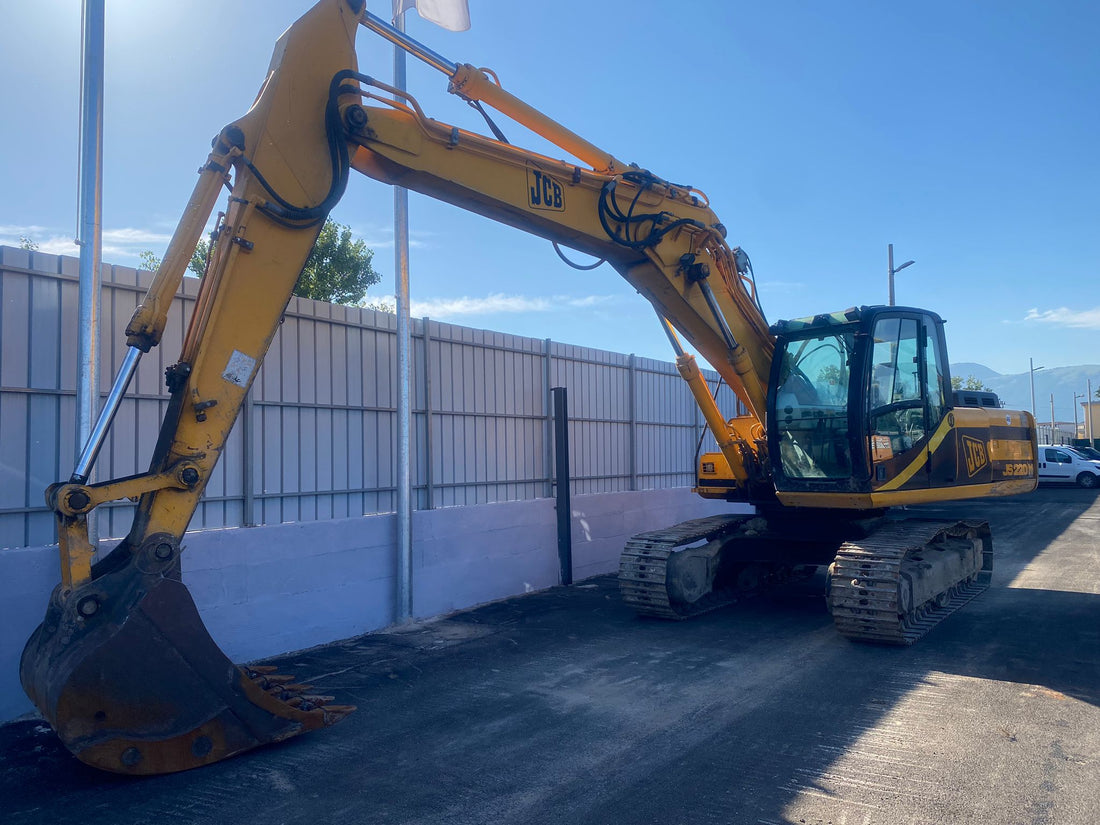 ESCAVATORE JS220N