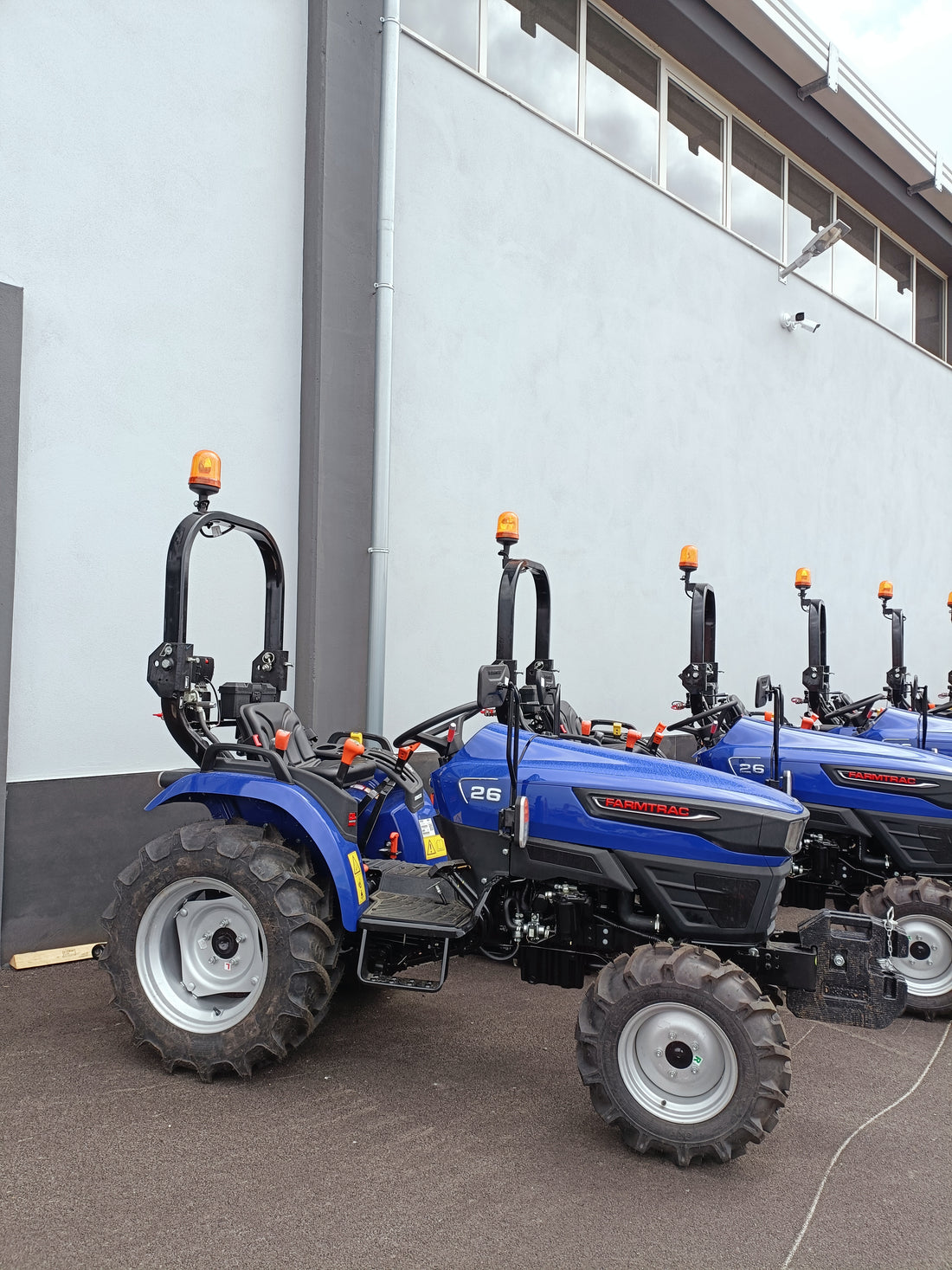 TRATTORE  FARMTRAC 26